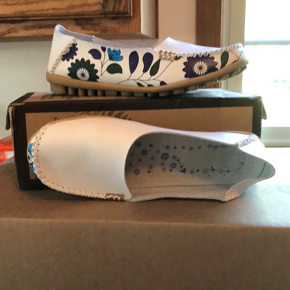 Cream Leather Loafers Women’s Size 8 floral on one side